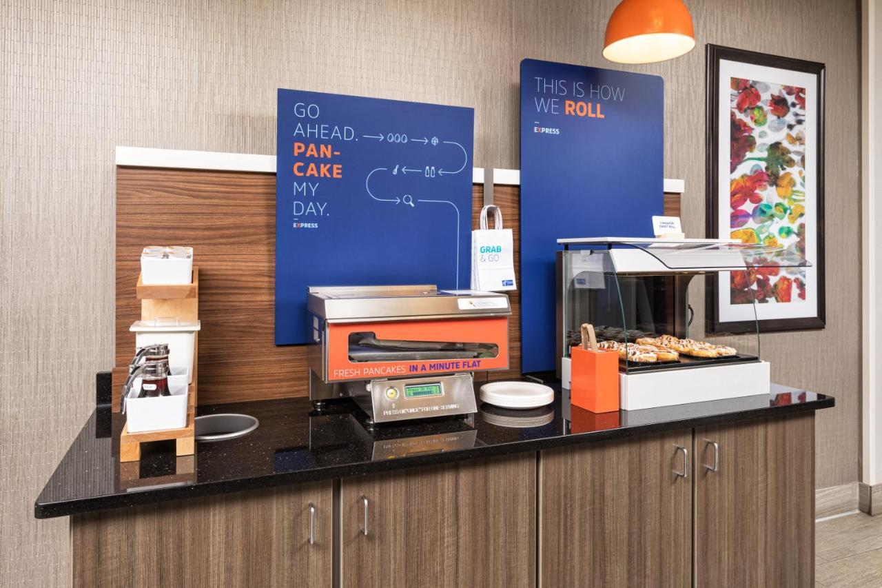 Holiday Inn Express Hotel & Suites Minneapolis - Minnetonka By Ihg Buitenkant foto